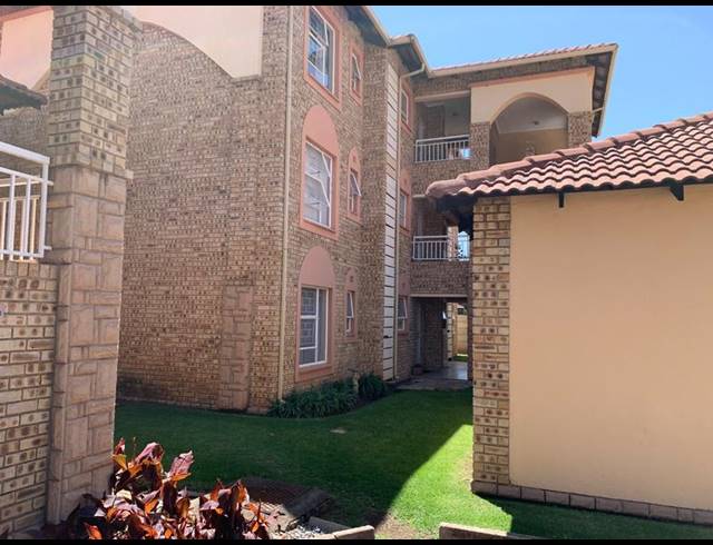 1 BEDROOM APARTMENT FOR SALE IN VANDERBIJLPARK SE 2